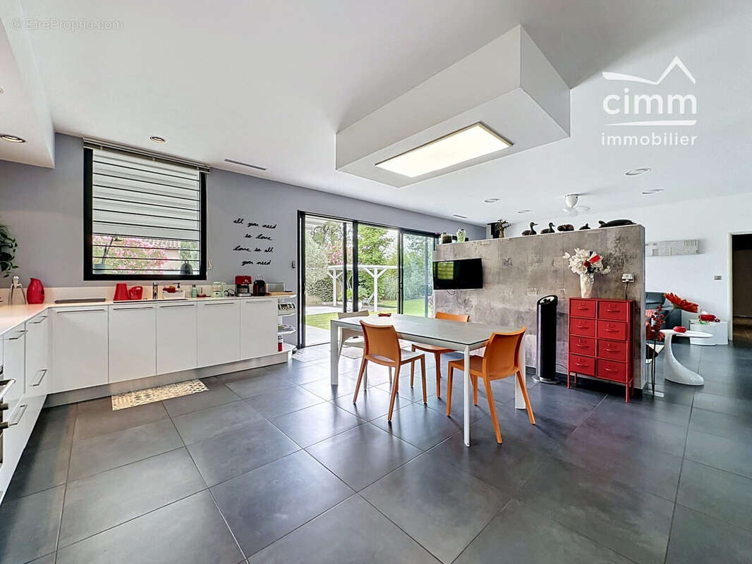 Maison 180 m² à Morieres-Les-Avignon  - photo 3