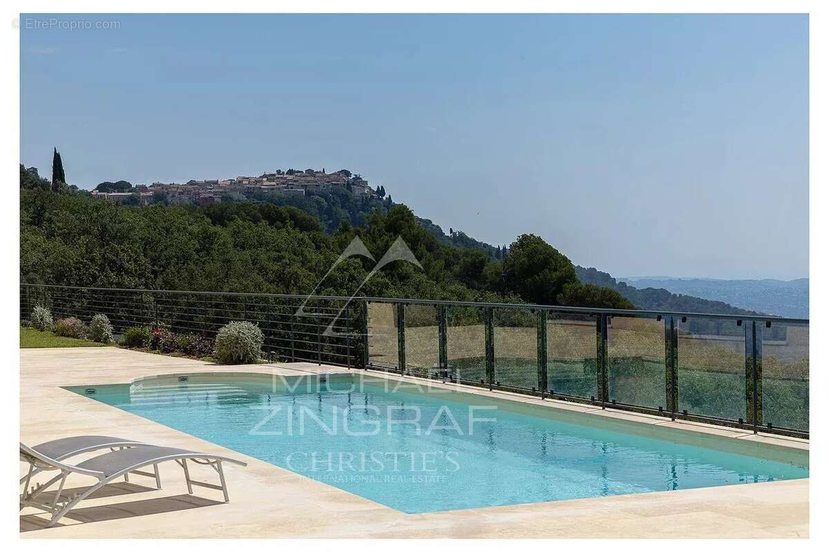 Villa au style épuré sur les balcons de la Riviera - photo 2