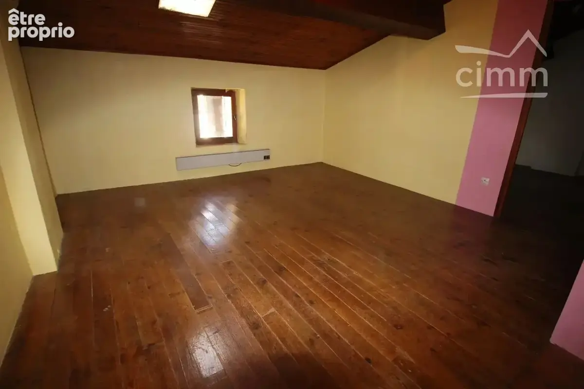 A vendre maison de village avec une cour - photo 9