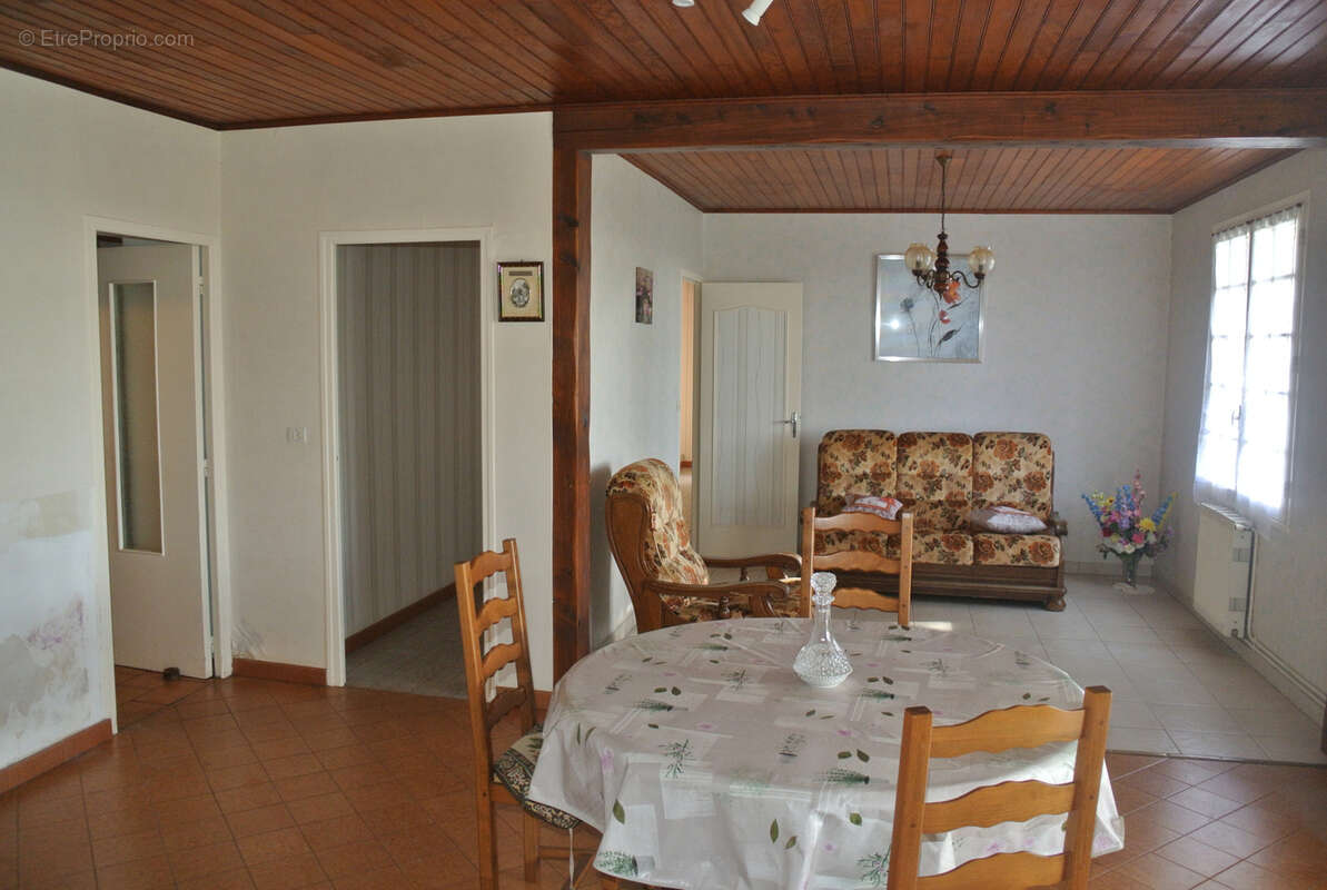 Maison à MAUVEZIN-SUR-GUPIE