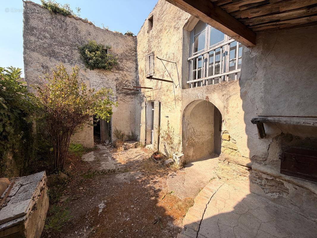 Maison à ENTRECHAUX