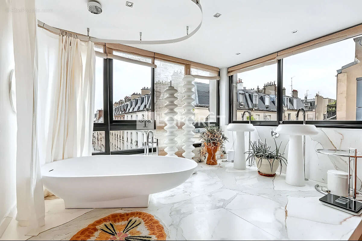 Appartement à PARIS-14E