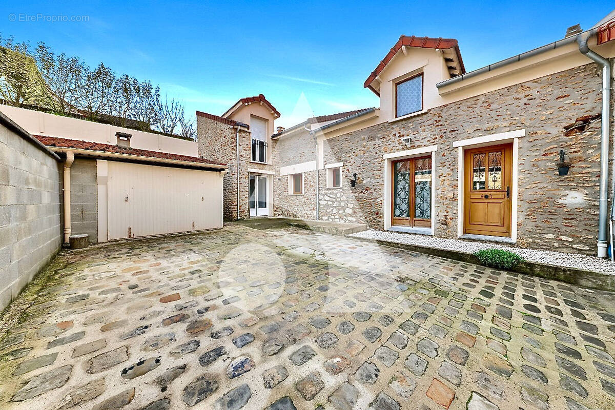 Maison à CORBEIL-ESSONNES