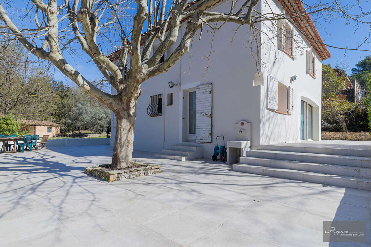 Maison à VENTABREN