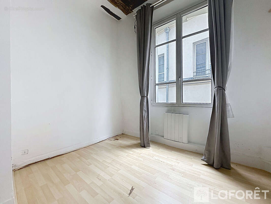 Appartement à PARIS-1E