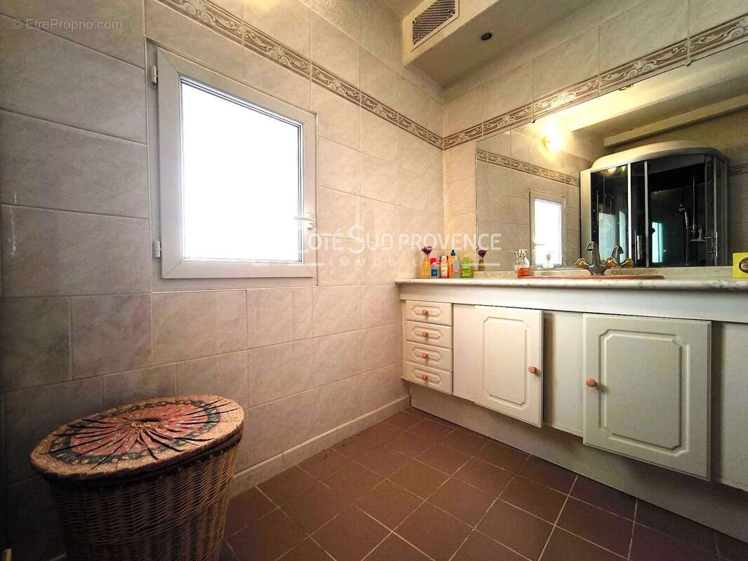 Appartement à VILLES-SUR-AUZON