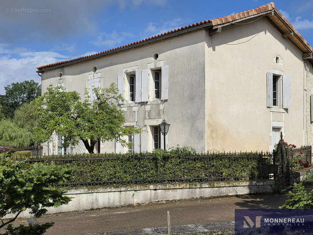 Maison de bourg a renover - photo 3