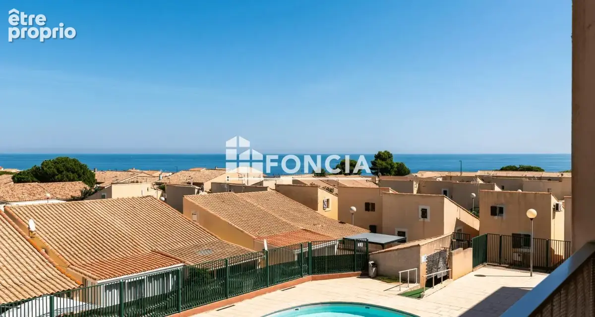 SAINT PIERRE LA MER  — T2 Bis au 2ème étage avec balcon vue mer, étang et massif de la Clape, résidence avec piscine - photo 1