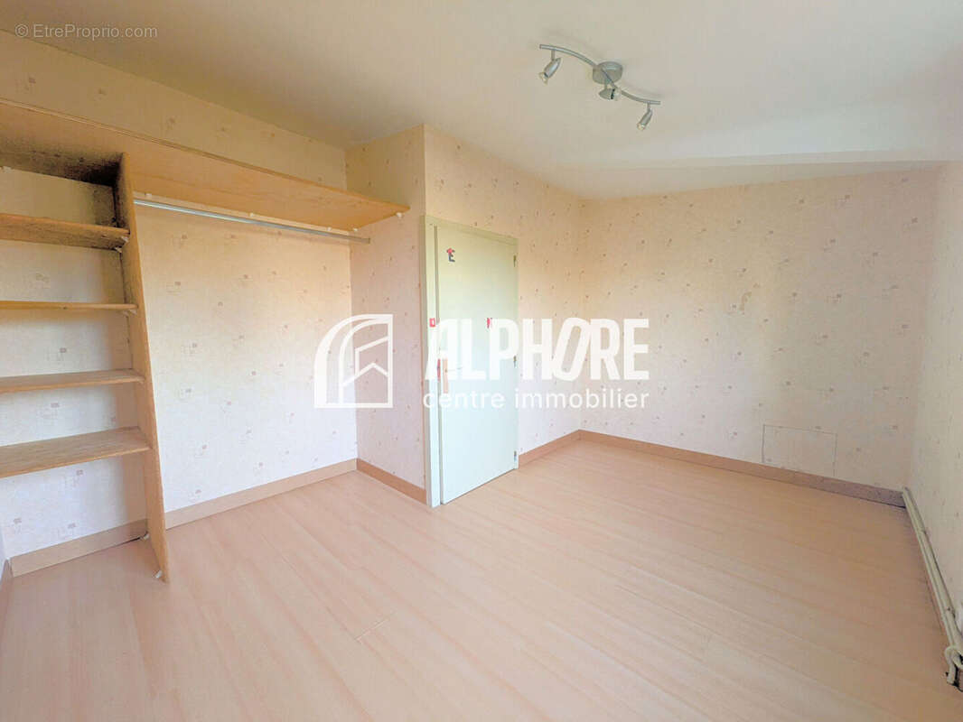 Maison à LA SALLE-DE-VIHIERS