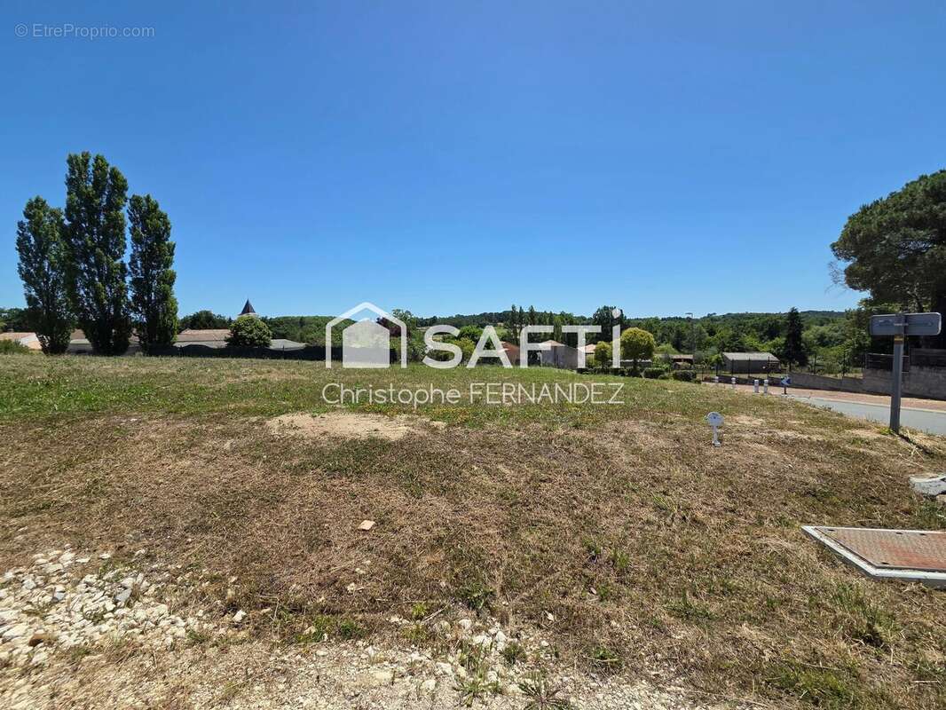Terrain 586 m² à Boisredon  - photo 3