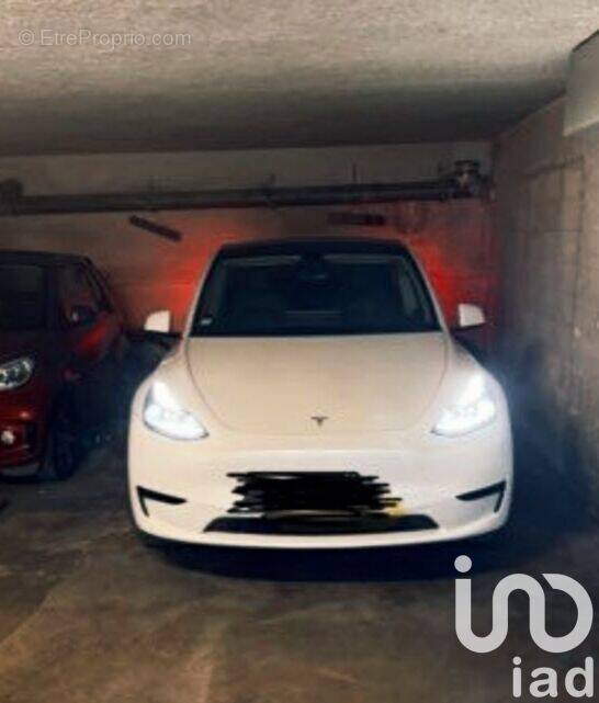 Photo 1 - Parking à PARIS-8E