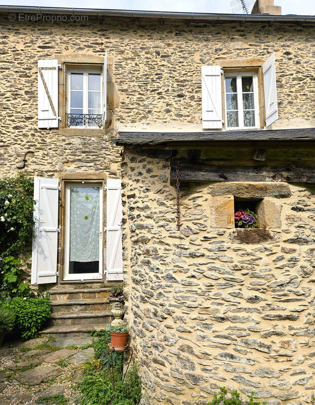 Maison à LA SALVETAT-PEYRALES