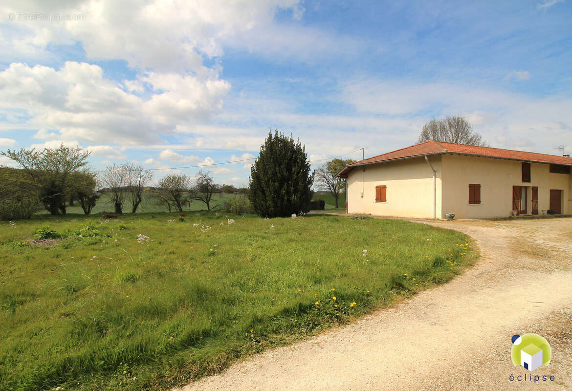 Maison à CURTAFOND