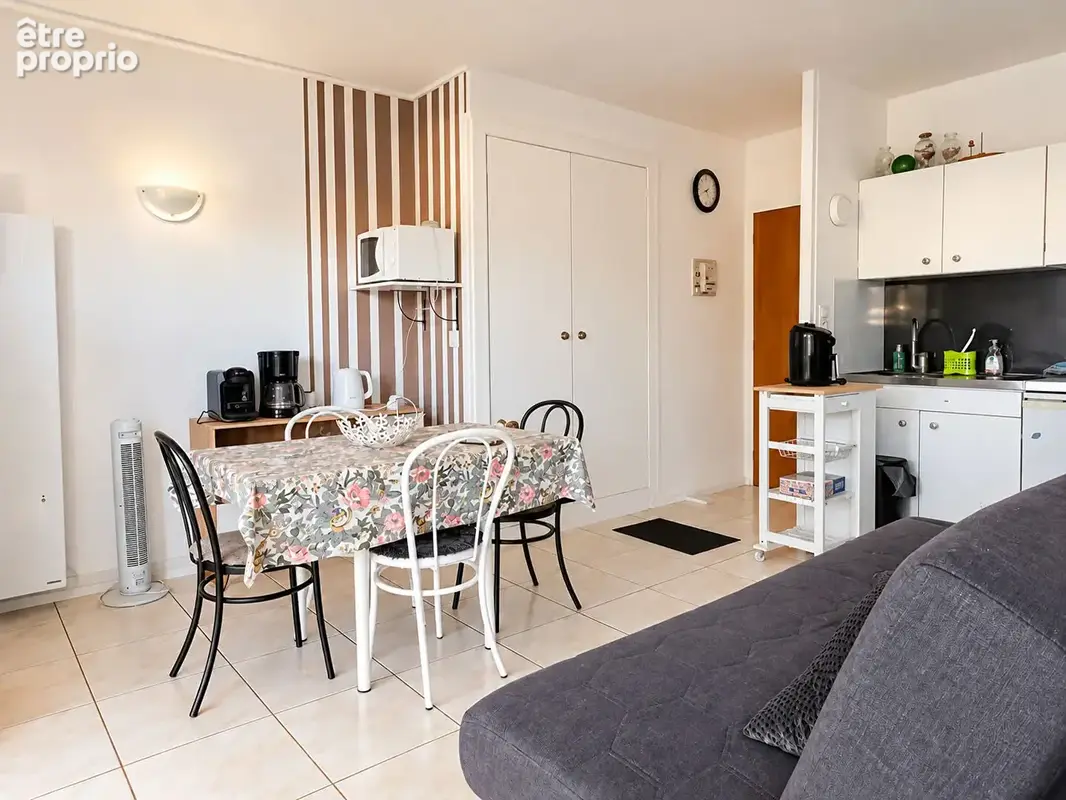 PLAGE & COMMERCES - Appartement en rez-de-jardin avec cave & parking - photo 3