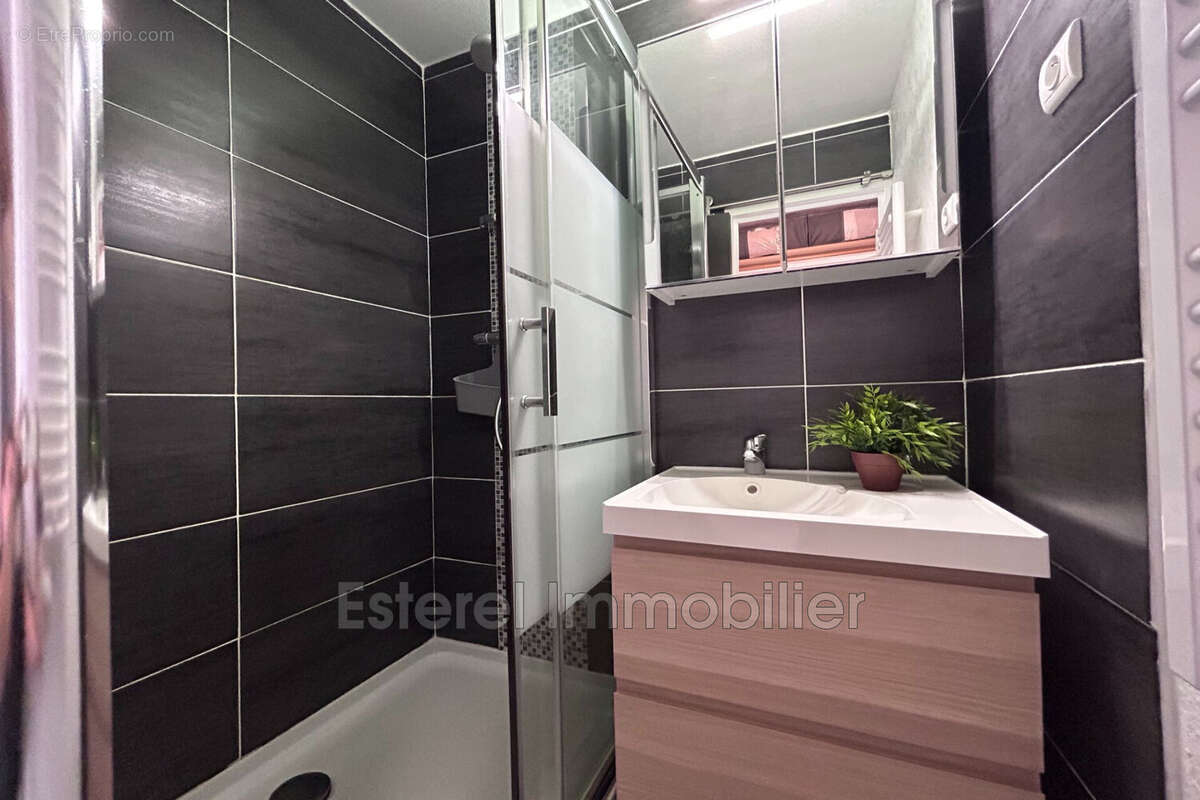 Appartement 27 m² à Saint-Raphael  - photo 5