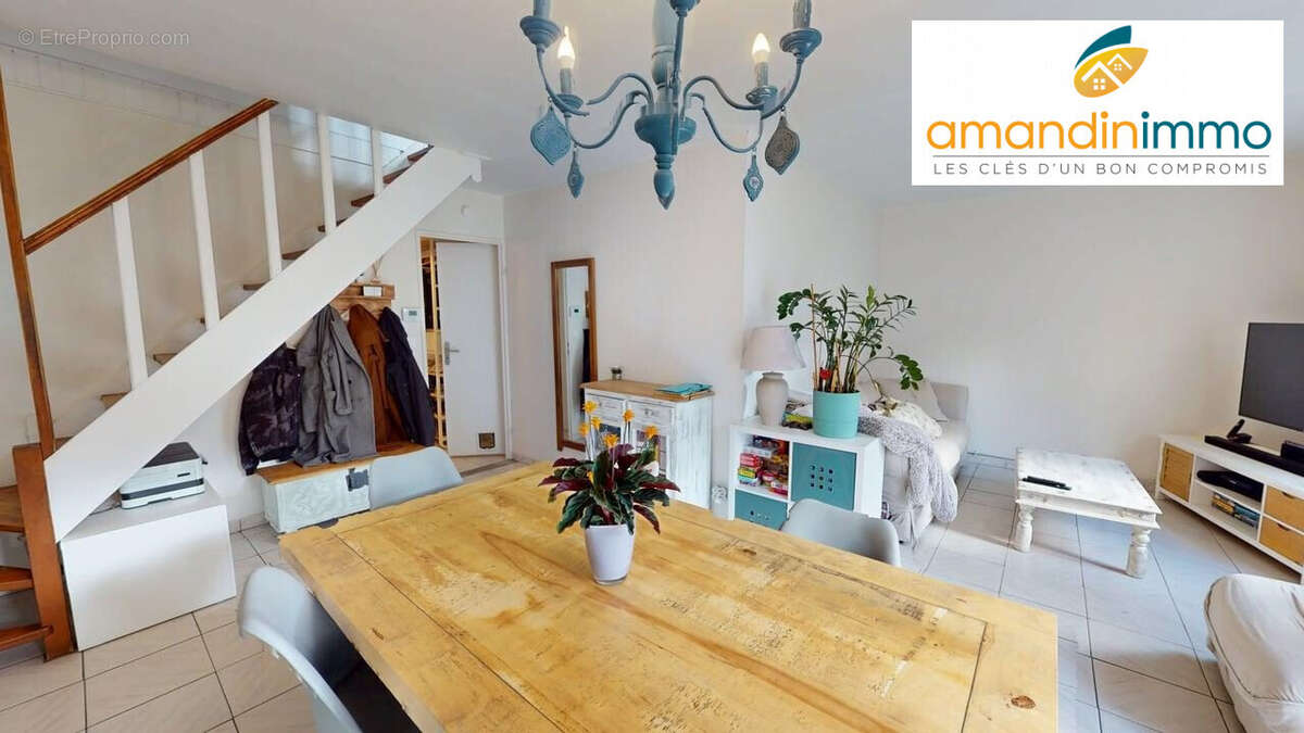 Maison à VERT-SAINT-DENIS