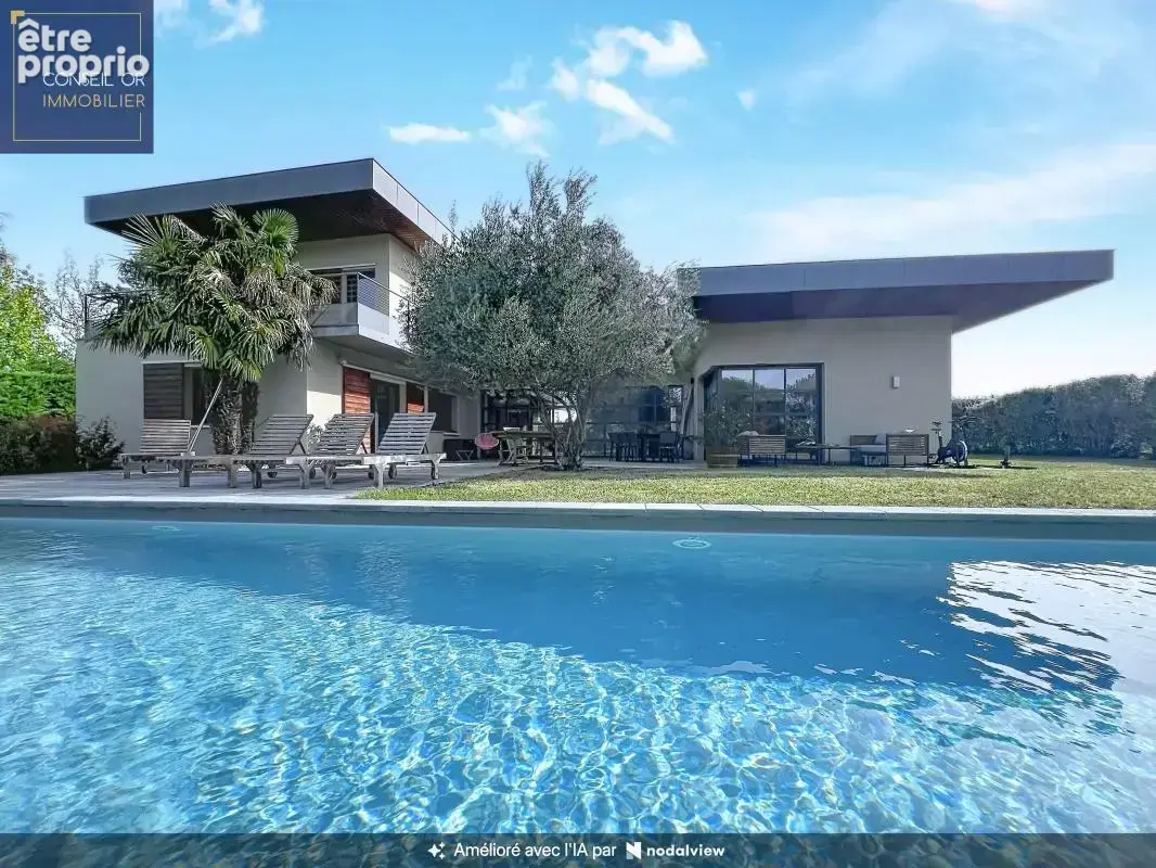Maison - T8 -  221 m² avec piscine et terrain paysagé – Hauteurs de Saint-Genis-Laval - photo 2