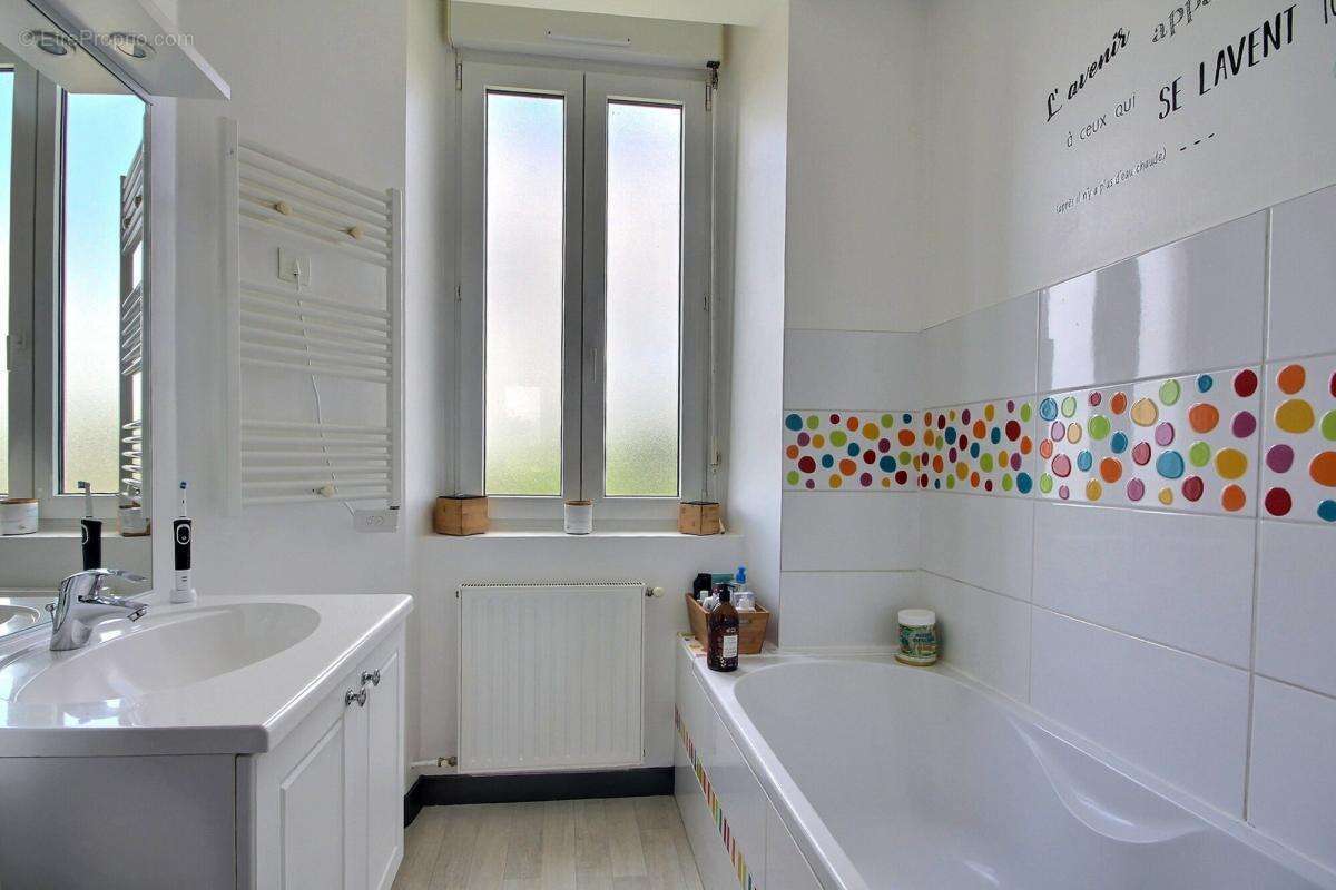 Maison à SAINT-LYPHARD