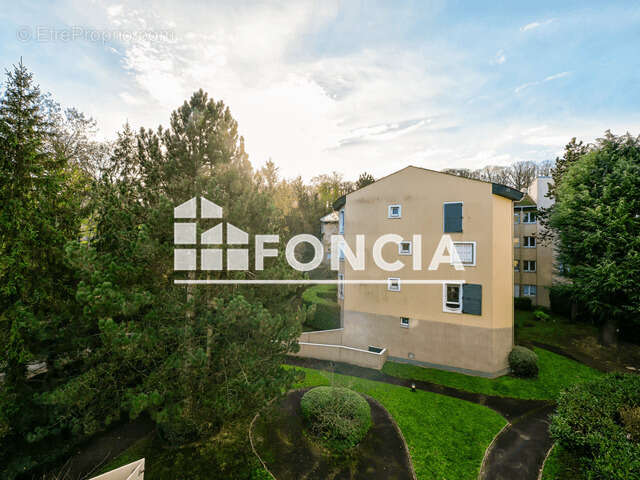 Appartement à FONTENAY-LE-FLEURY