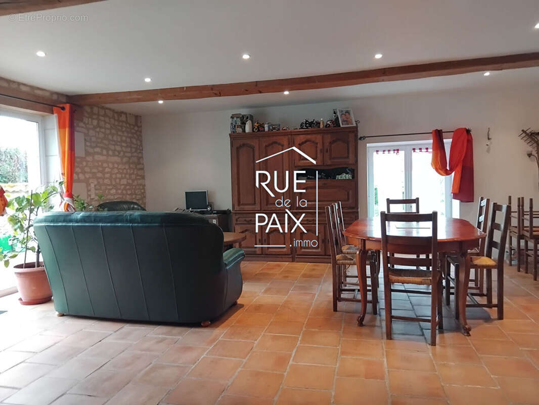 Maison à NUEIL-SOUS-FAYE