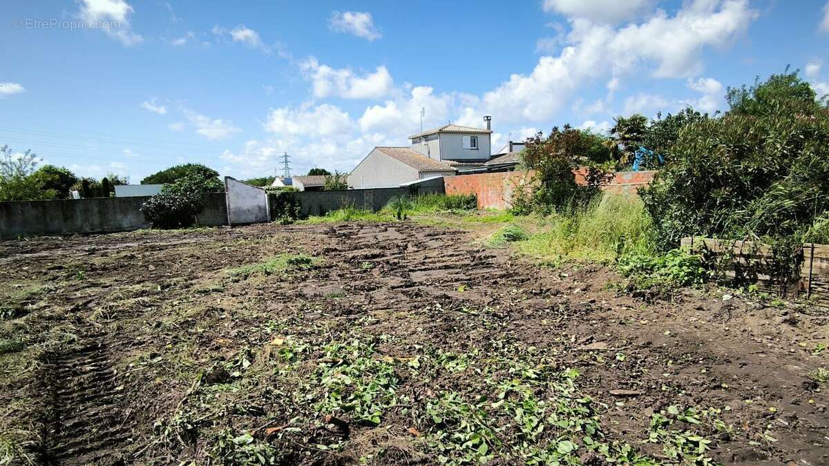 Terrain à BOURCEFRANC-LE-CHAPUS