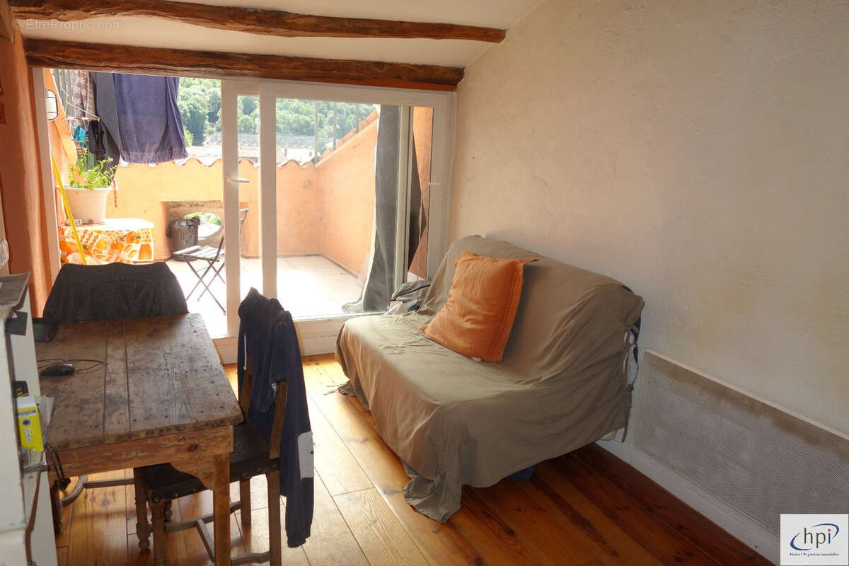 Vente studio meublé avec terrasse centre-ville Saint Affrique - photo 2