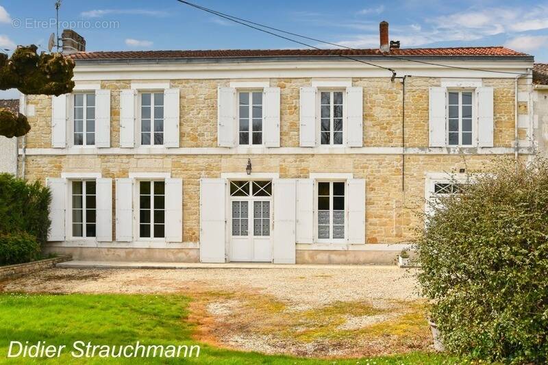 Maison à AIGREFEUILLE-D'AUNIS