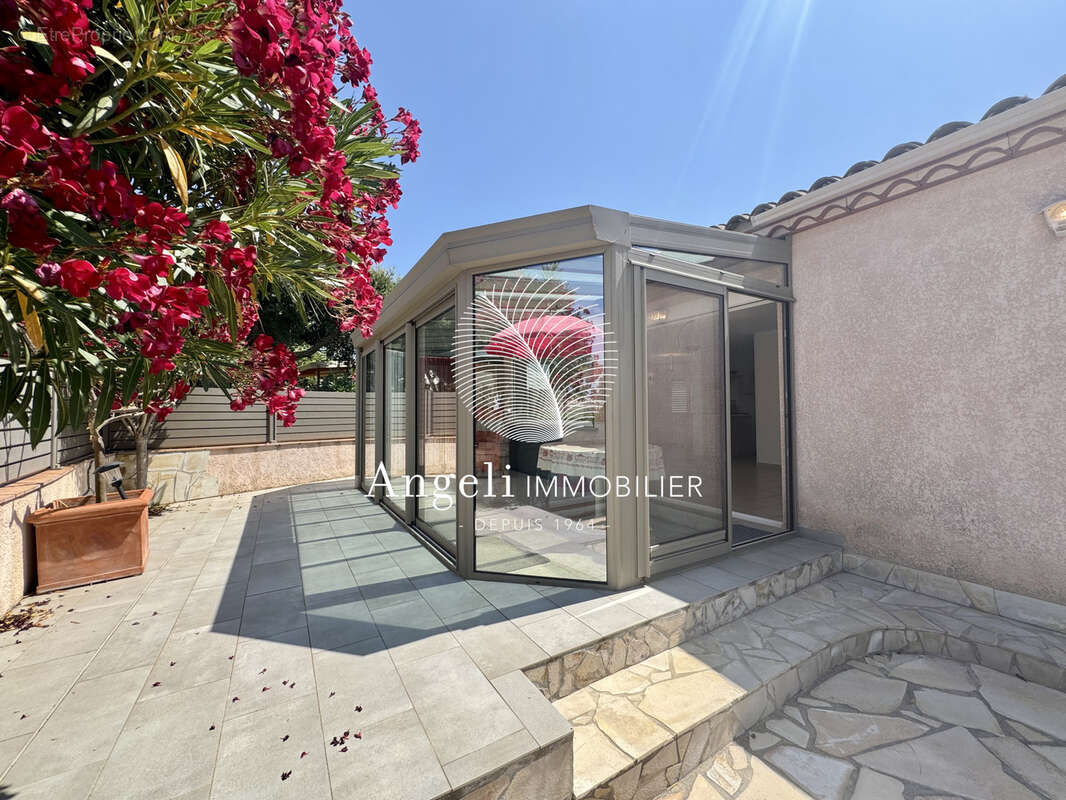 Maison à ROQUEBRUNE-SUR-ARGENS