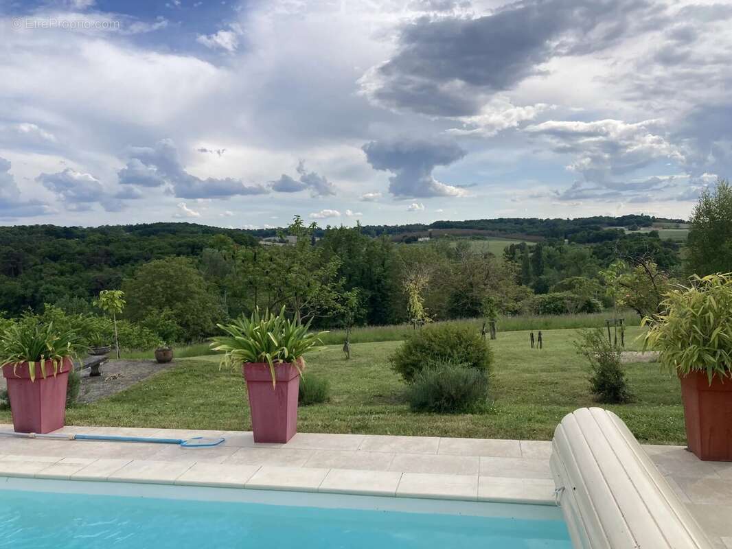 Maison avec 4 chambres, dépéndances et piscine - photo 26