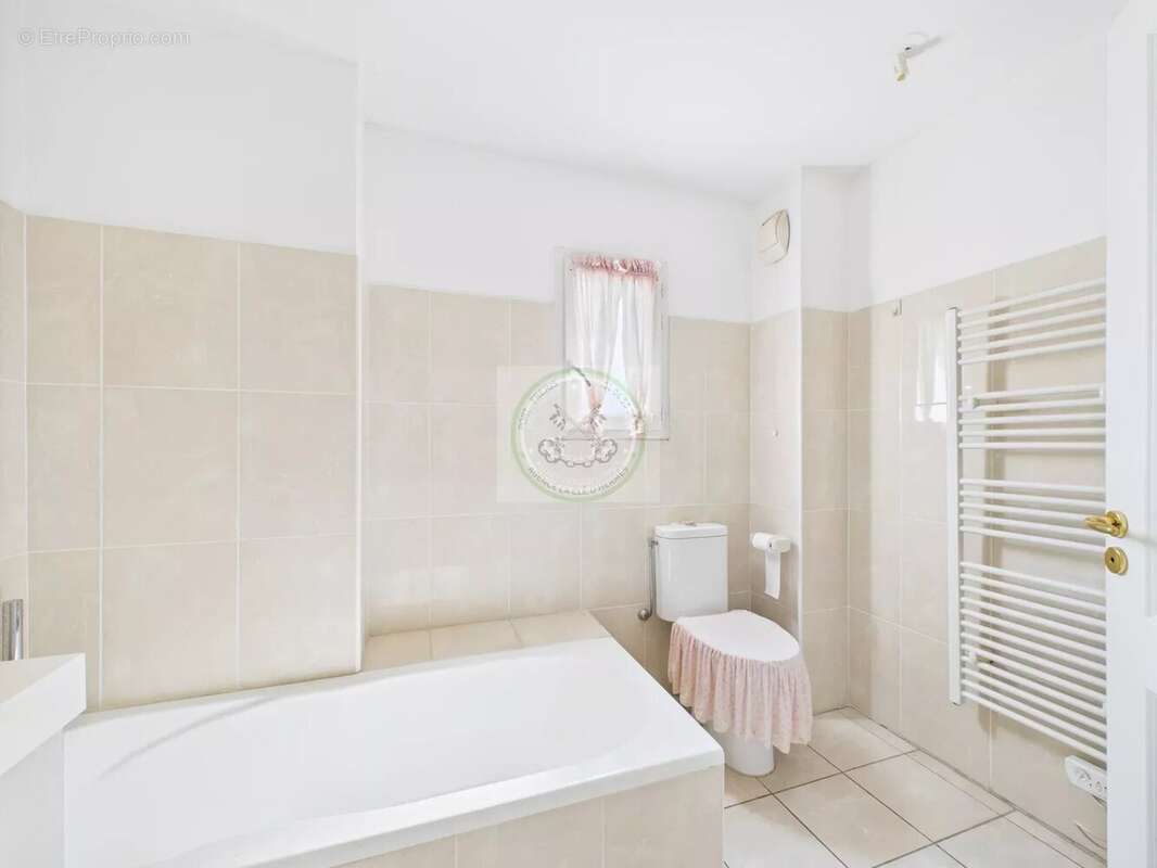 Grand appartement T2 T3  59 m2 -garage box  - Port Fréjus - photo 10