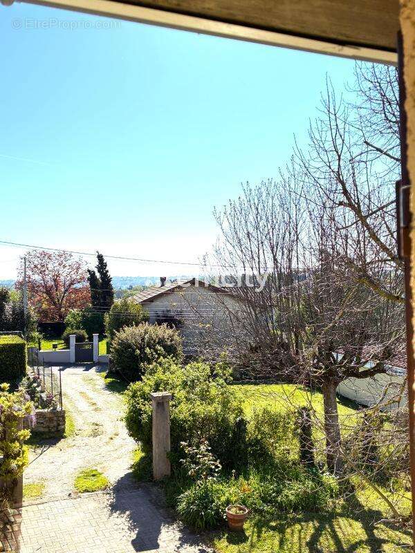 Maison 257 m² à Saint-Genis-Les-Ollieres  - photo 3