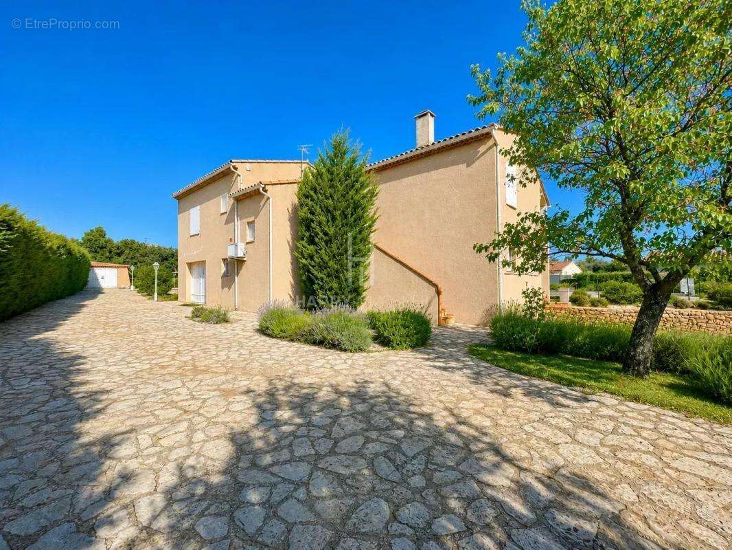 Aureille - Maison familiale avec piscine - photo 5