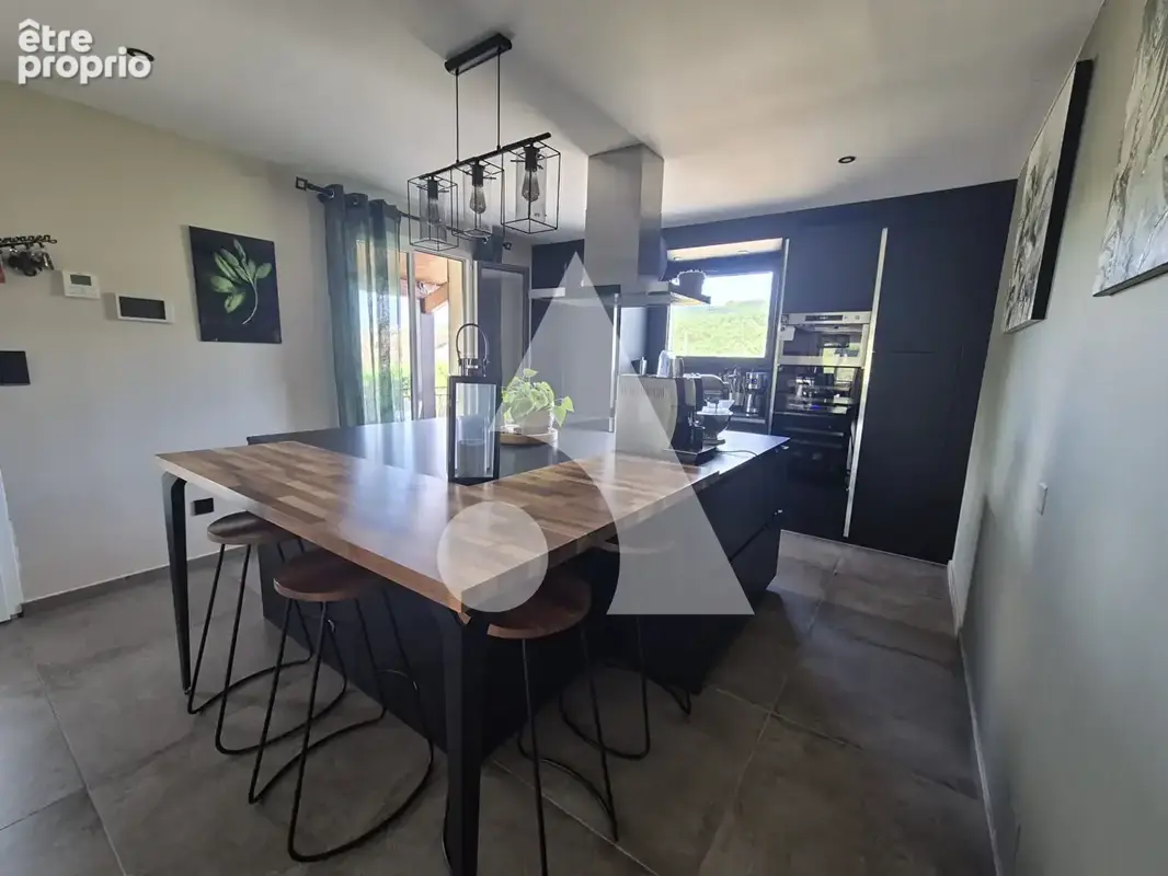 Maison rénovée 133 m² avec piscine, grand garage et fort potentiel à Vesseaux (Ardèche) - photo 5