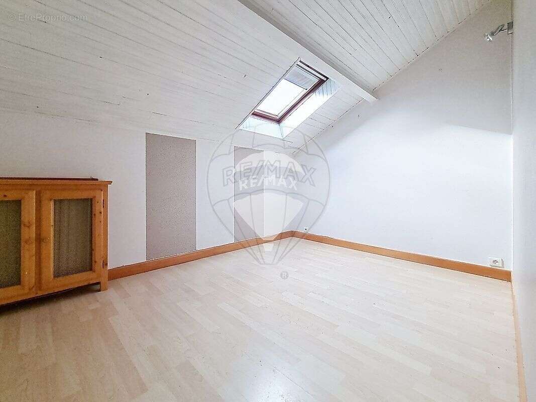 Maison à VILLENEUVE-SUR-YONNE