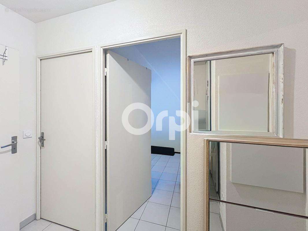 3 Pièces de 57 m²  avec 2 places de parking en sous-sol à Roquebrune-sur-Argens 83520  · Quartier Golf - photo 8