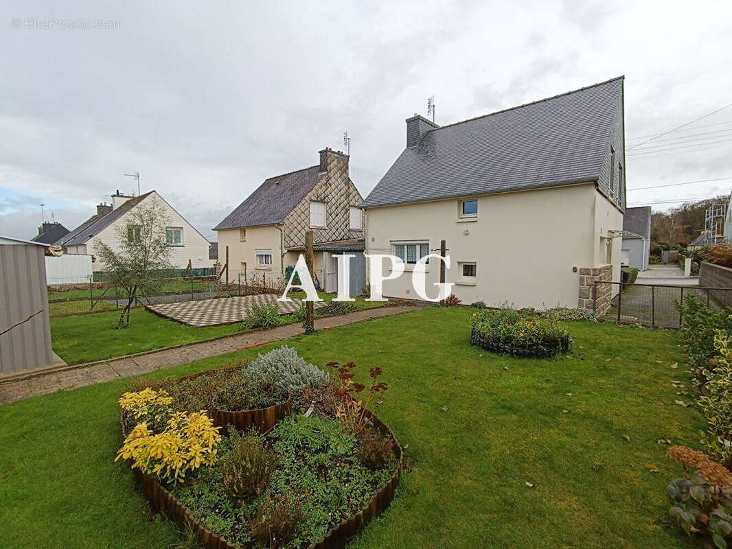 Maison à PLOUGUERNEVEL