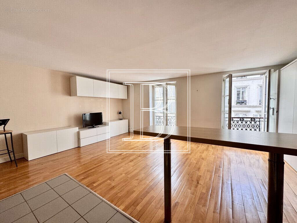 Appartement à PARIS-3E