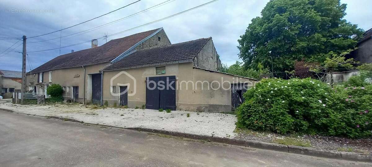 Maison à FAYL-BILLOT