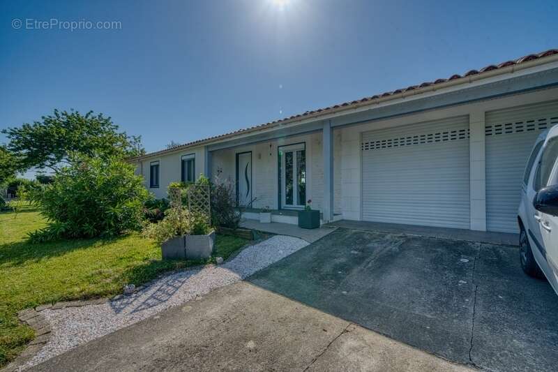 Maison à TONNAY-CHARENTE
