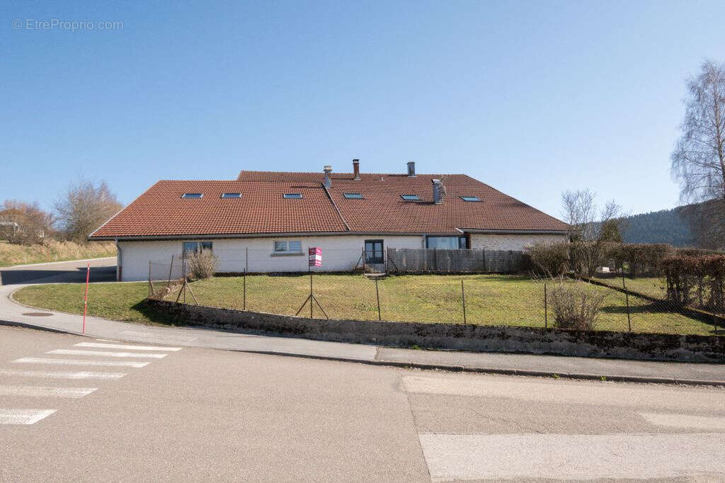 Maison à MAISONS-DU-BOIS-LIEVREMONT