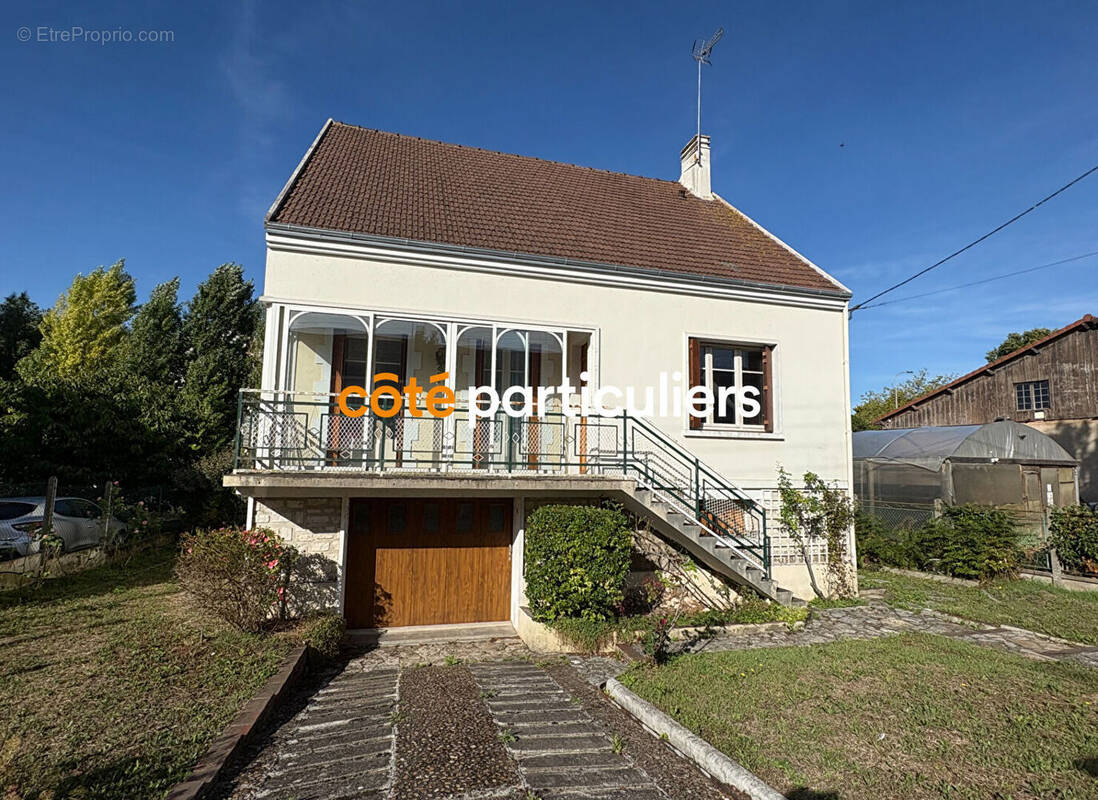 Maison à LA CHAPELLE-SAINT-MESMIN