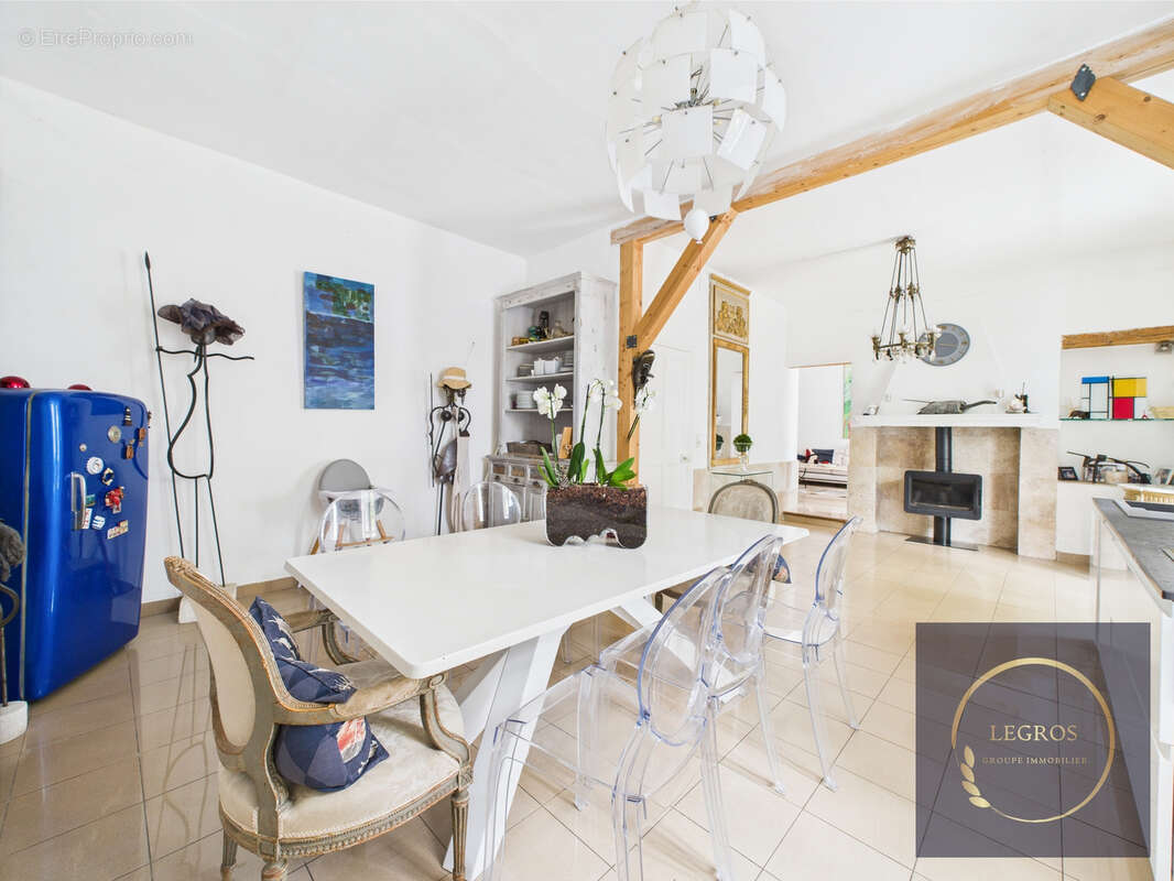 Mas 210m2 Centre ville de Noves - photo 5