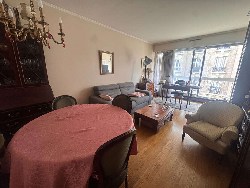 Appartement à PARIS-19E