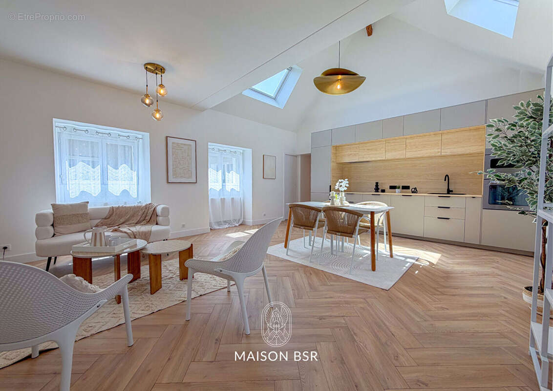 Place Royale - Appartement de caractère - 80 m2 Dernier étage - photo 2