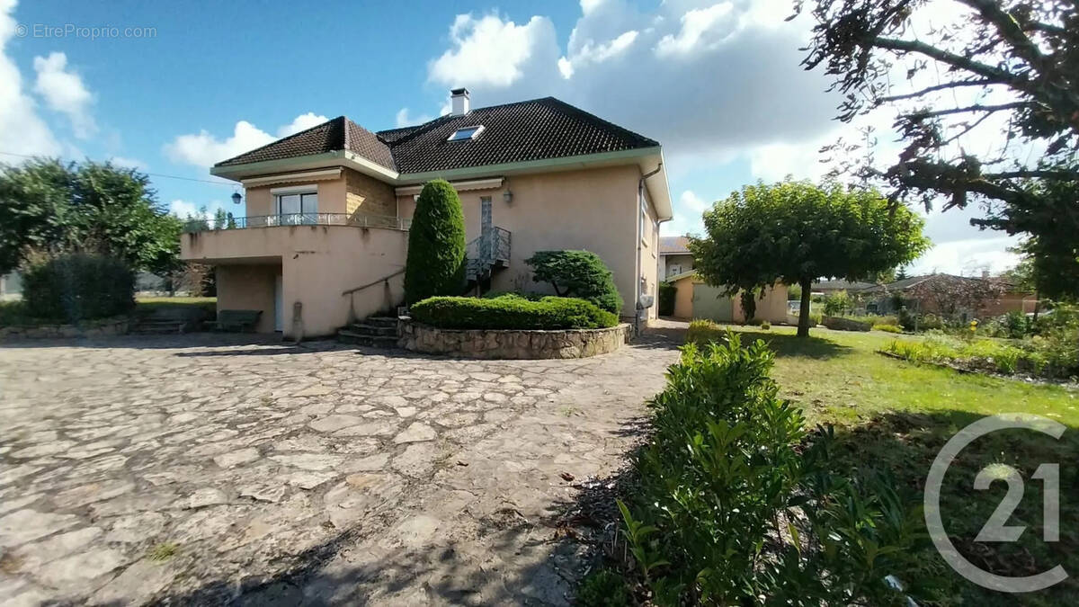Maison à MONTMERLE-SUR-SAONE