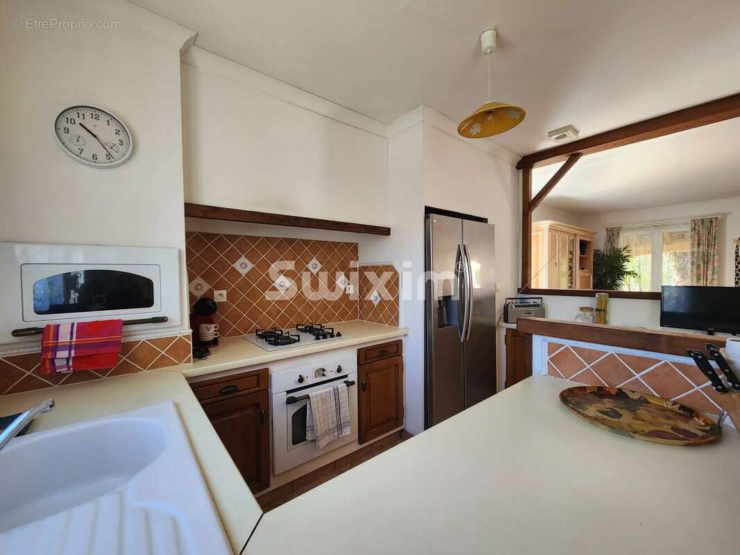 Belle maison de plain de pied avec jardin piscinable et garage.  - photo 5