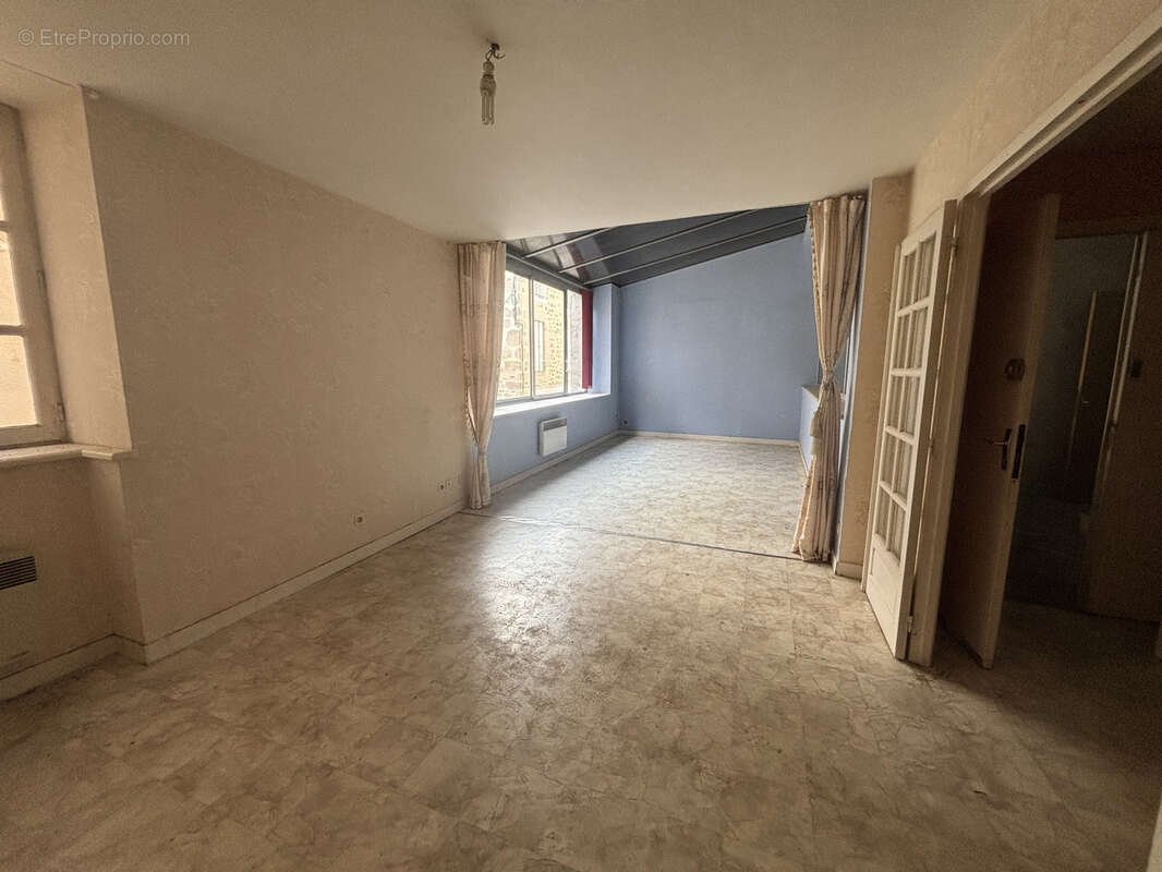 Commerce à SAINT-JUNIEN