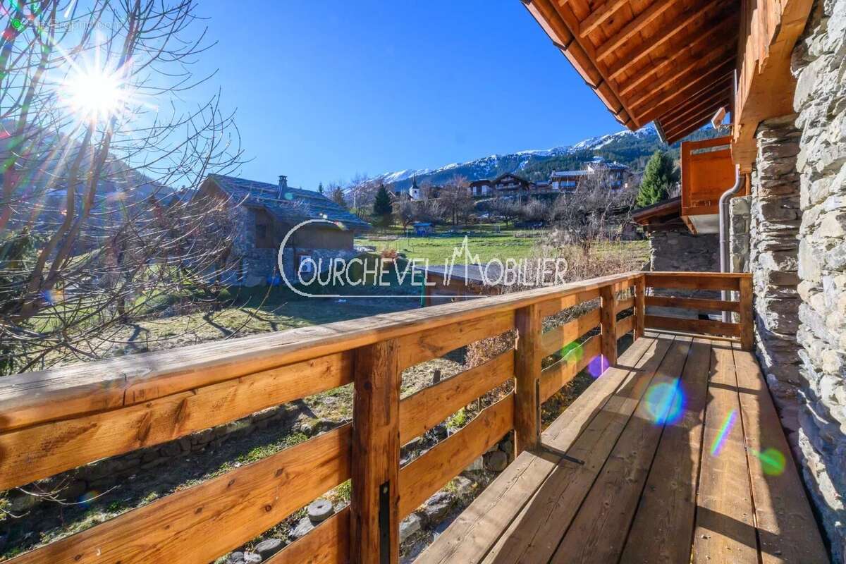 Maison à LES ALLUES