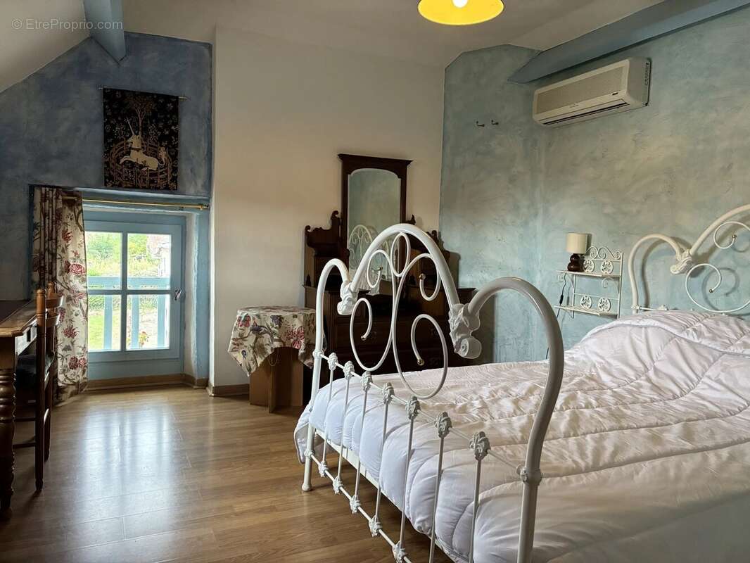 Maison rénovée avec gîte séparé de 3 chambres et piscine !! - photo 16