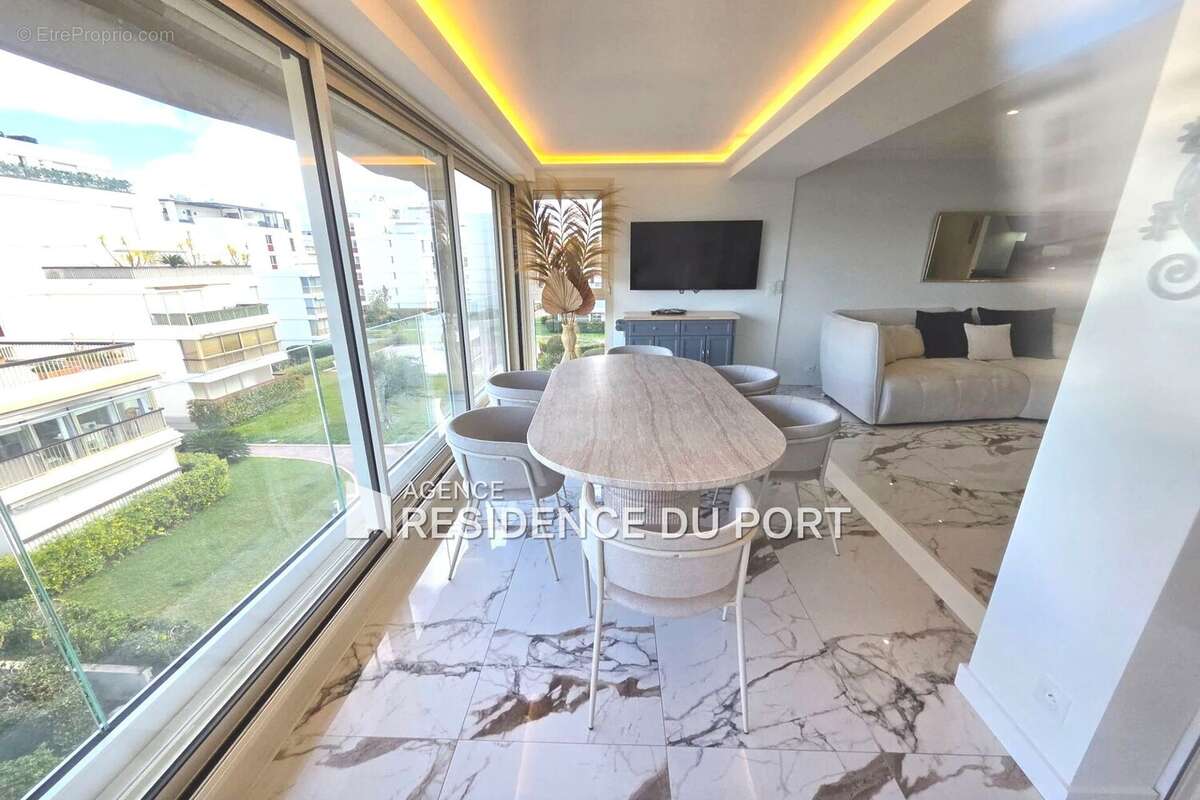 Appartement à MANDELIEU-LA-NAPOULE